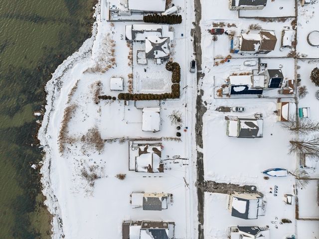 27 Bayview Ave, Fairhaven, MA 02719
