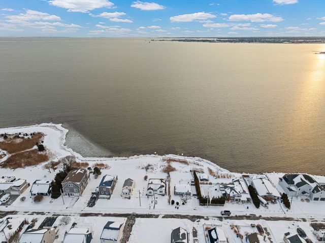 27 Bayview Ave, Fairhaven, MA 02719