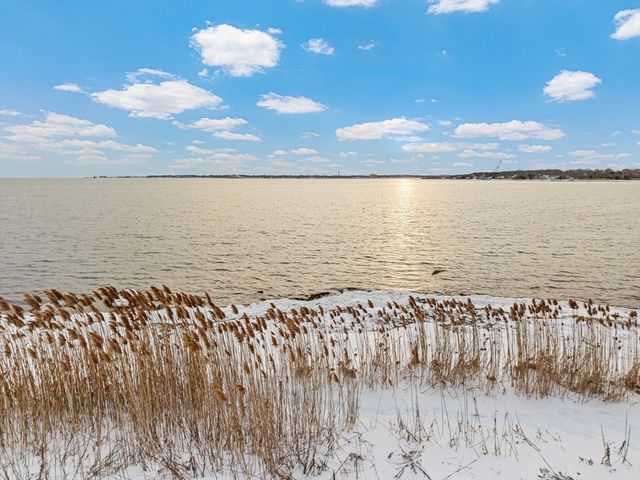 27 Bayview Ave, Fairhaven, MA 02719