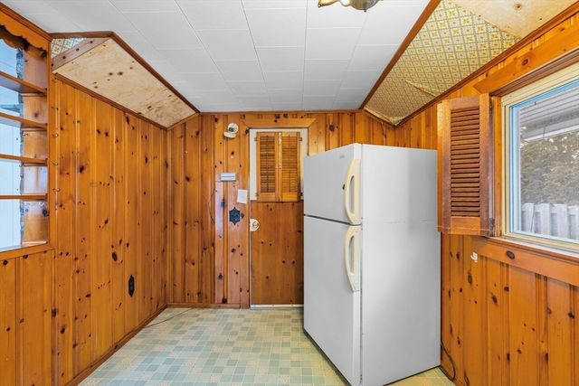 27 Bayview Ave, Fairhaven, MA 02719