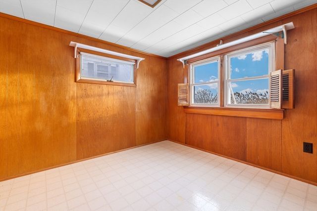 27 Bayview Ave, Fairhaven, MA 02719