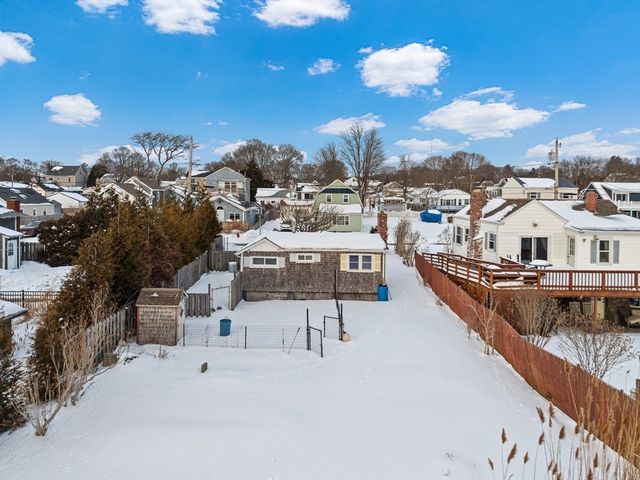 27 Bayview Ave, Fairhaven, MA 02719