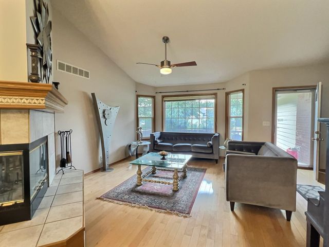 1154 S Longford Ct, Wichita, KS 67207