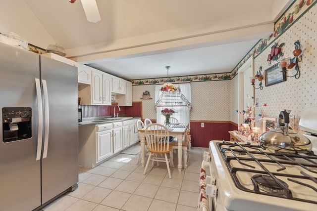 53 Corbett St, Lowell, MA 01852