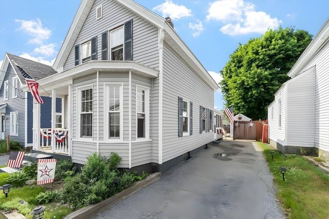 53 Corbett St, Lowell, MA 01852