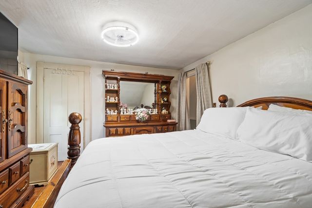 53 Corbett St, Lowell, MA 01852