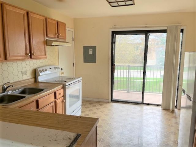 200 Dunteman Drive 202, Glendale Heights, IL 60139