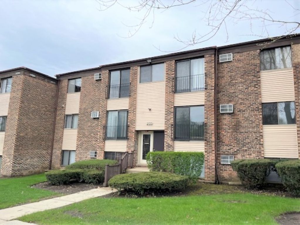 200 Dunteman Drive 202, Glendale Heights, IL 60139