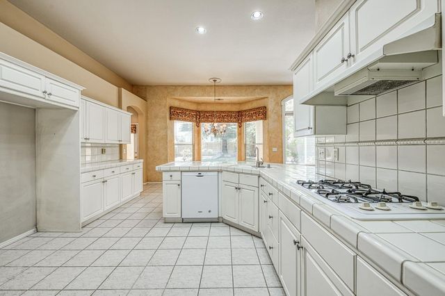 524 W Muncie, Clovis, CA 93619