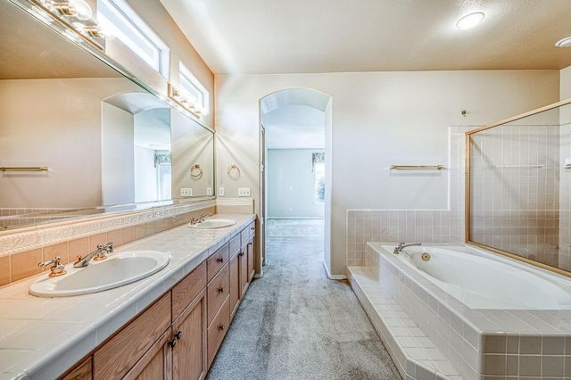 524 W Muncie, Clovis, CA 93619