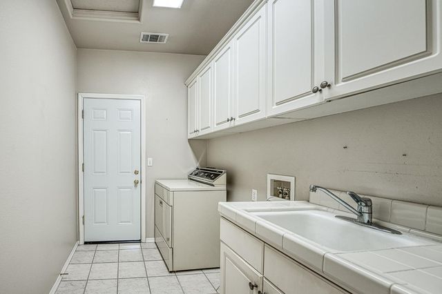 524 W Muncie, Clovis, CA 93619