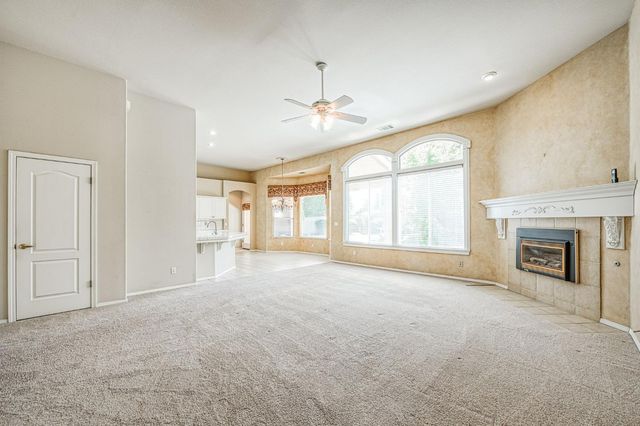 524 W Muncie, Clovis, CA 93619