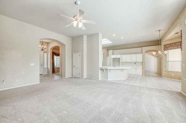 524 W Muncie, Clovis, CA 93619