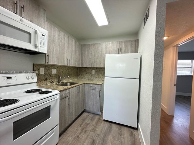 2843 Fillmore Street 206, Hollywood, FL 33020