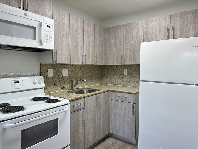 2843 Fillmore Street 206, Hollywood, FL 33020