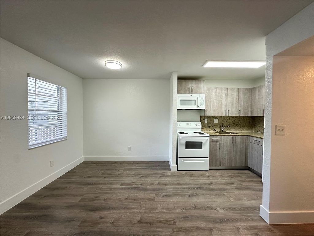 2843 Fillmore Street 206, Hollywood, FL 33020