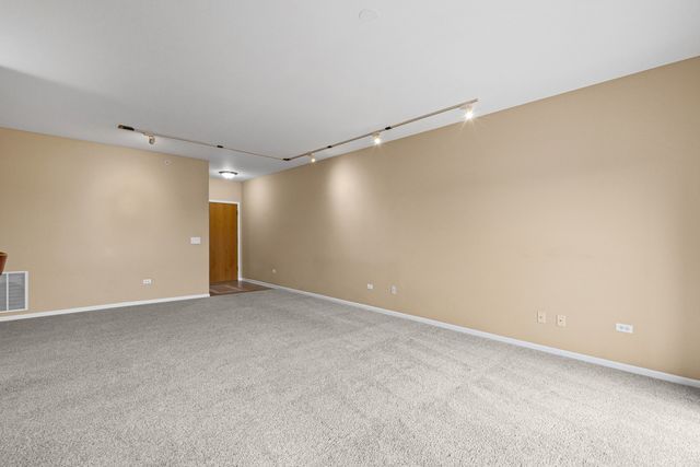 405 S Creekside Drive 605, Palatine, IL 60074