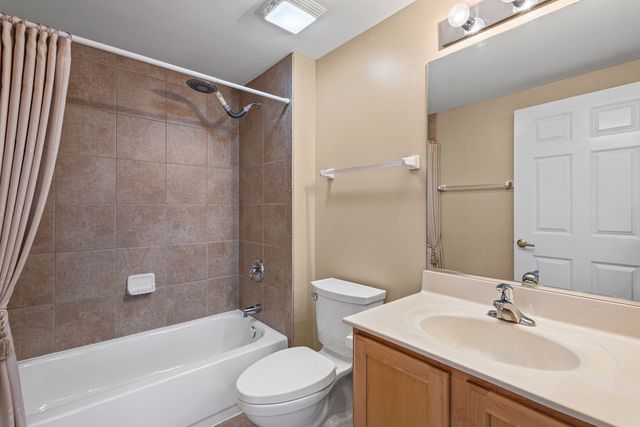 405 S Creekside Drive 605, Palatine, IL 60074