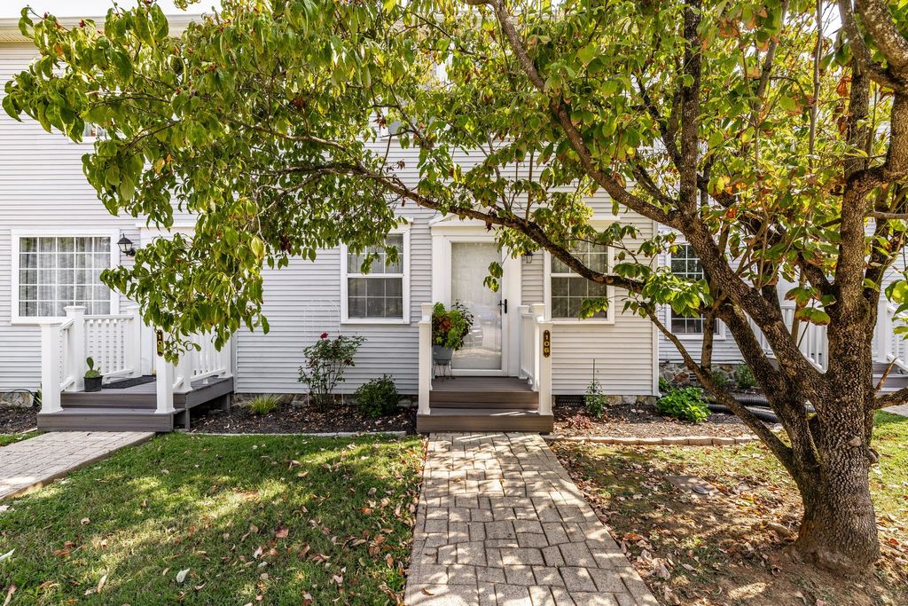 217 Walton Ferry Rd Apt 106, Hendersonville, TN 37075