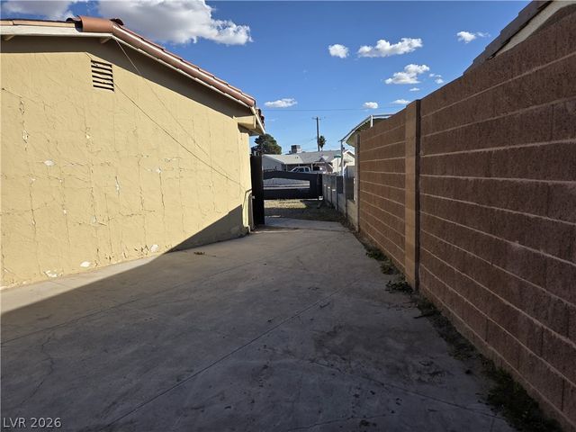 2201 Constantine Avenue, Las Vegas, NV 89101