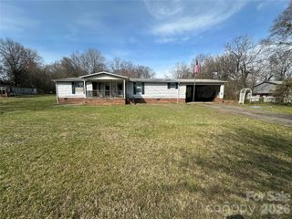 206 6th Street SW, Taylorsville, NC 28681