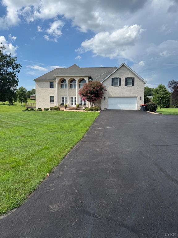 1033 S Oak Lawn Drive, Forest, VA 24551