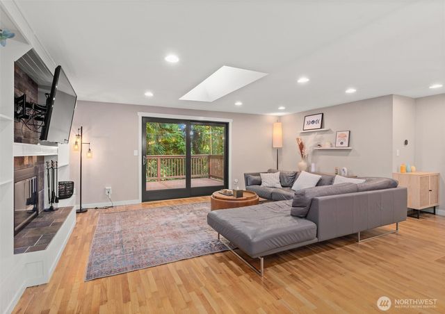 825 Wildwood Boulevard SW, Issaquah, WA 98027