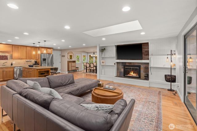 825 Wildwood Boulevard SW, Issaquah, WA 98027