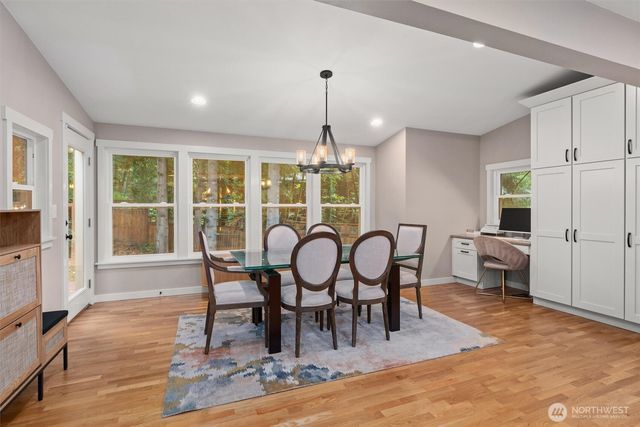 825 Wildwood Boulevard SW, Issaquah, WA 98027