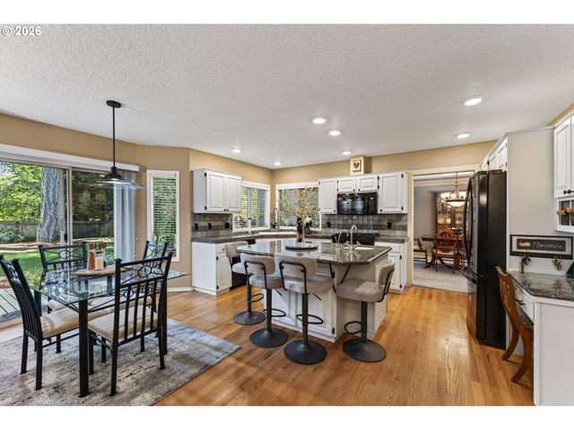 8670 Sw ROGUE Ln, Wilsonville, OR 97070