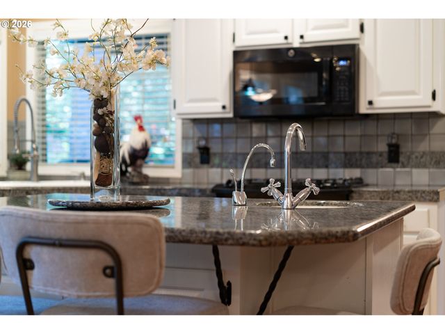 8670 Sw ROGUE Ln, Wilsonville, OR 97070