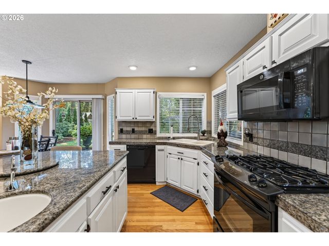 8670 Sw ROGUE Ln, Wilsonville, OR 97070