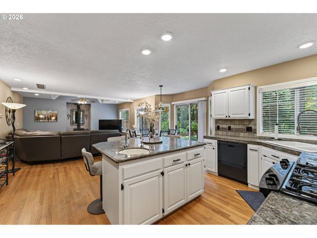 8670 Sw ROGUE Ln, Wilsonville, OR 97070