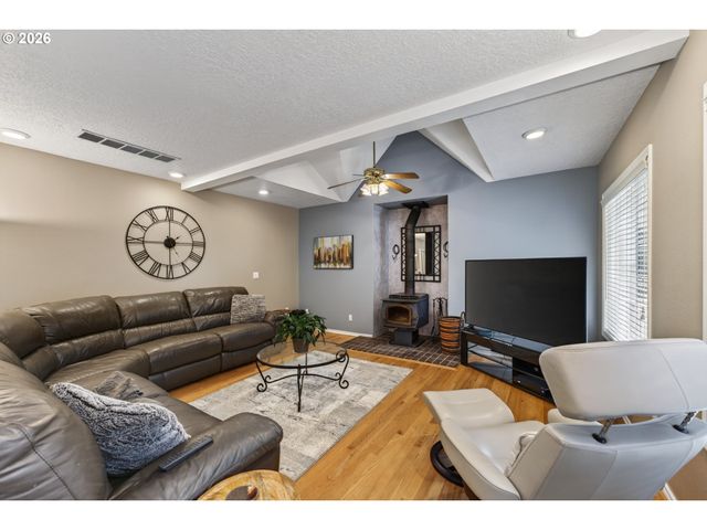 8670 Sw ROGUE Ln, Wilsonville, OR 97070