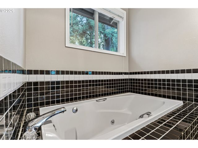 8670 Sw ROGUE Ln, Wilsonville, OR 97070
