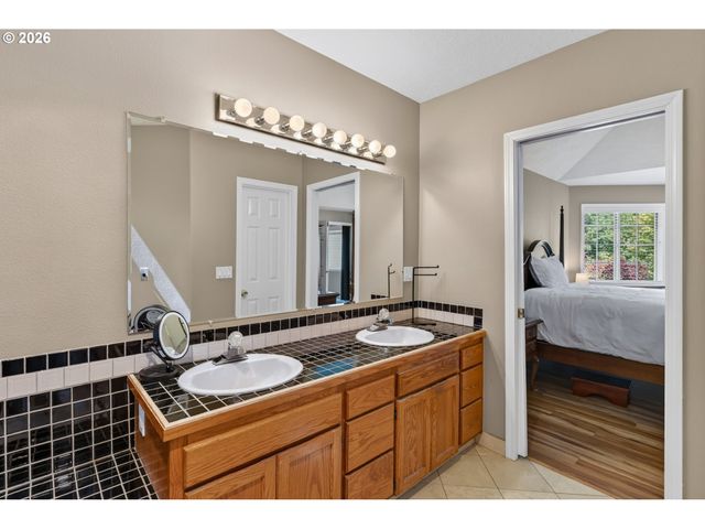 8670 Sw ROGUE Ln, Wilsonville, OR 97070