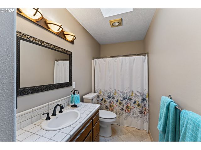 8670 Sw ROGUE Ln, Wilsonville, OR 97070