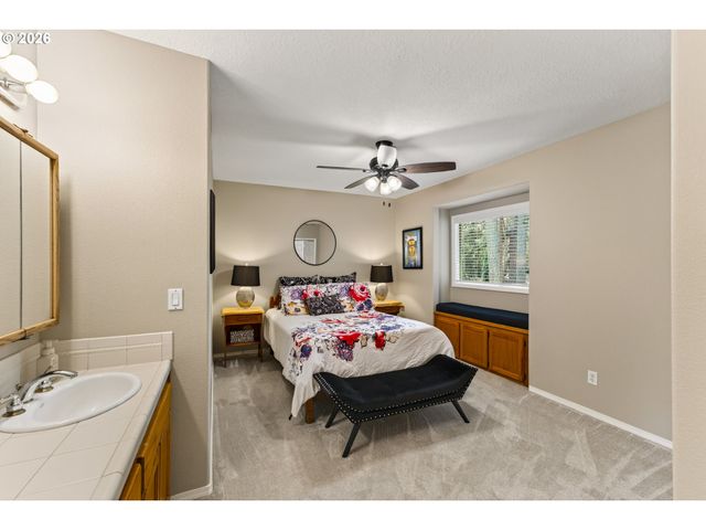 8670 Sw ROGUE Ln, Wilsonville, OR 97070