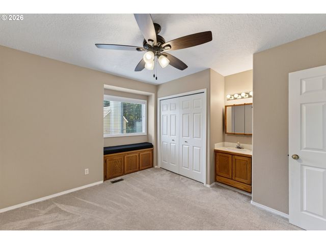 8670 Sw ROGUE Ln, Wilsonville, OR 97070