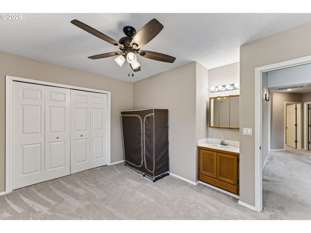 8670 Sw ROGUE Ln, Wilsonville, OR 97070