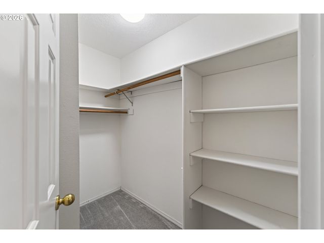 8670 Sw ROGUE Ln, Wilsonville, OR 97070