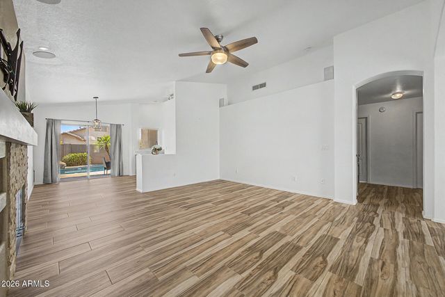 8625 W PARADISE Drive, Peoria, AZ 85345