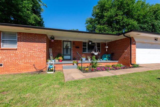 1125 N Walker Drive, Guthrie, OK 73044