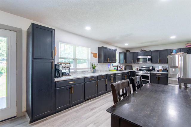 1125 N Walker Drive, Guthrie, OK 73044