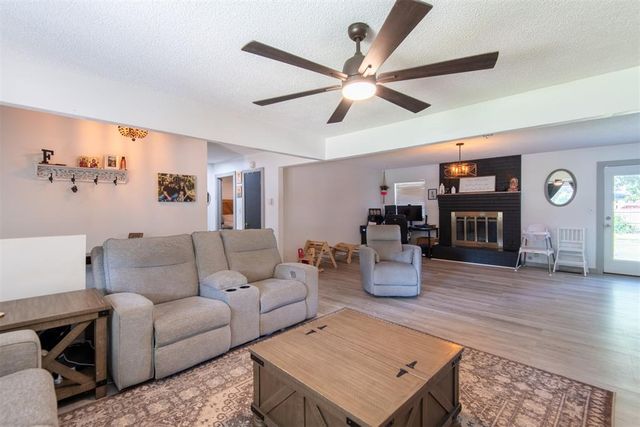1125 N Walker Drive, Guthrie, OK 73044