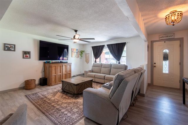 1125 N Walker Drive, Guthrie, OK 73044
