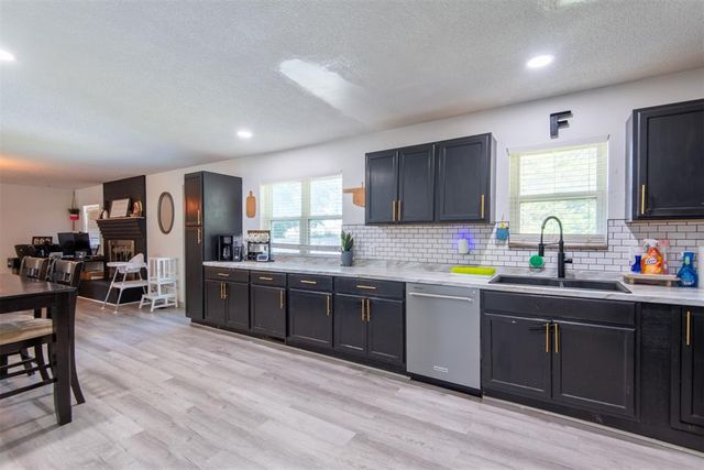 1125 N Walker Drive, Guthrie, OK 73044