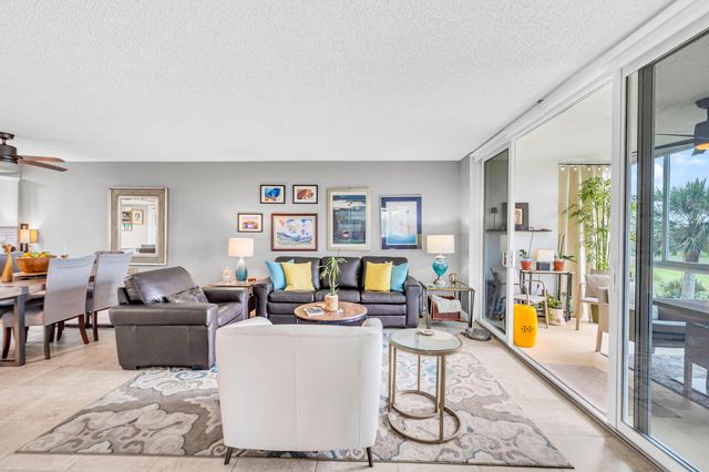 3970 Oaks Clubhouse Drive 401, Pompano Beach, FL 33069