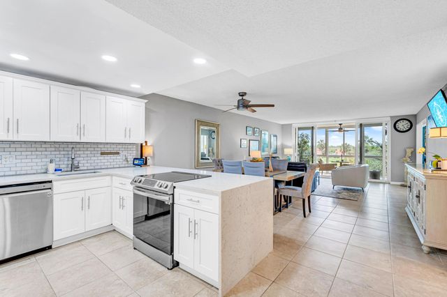 3970 Oaks Clubhouse Drive 401, Pompano Beach, FL 33069