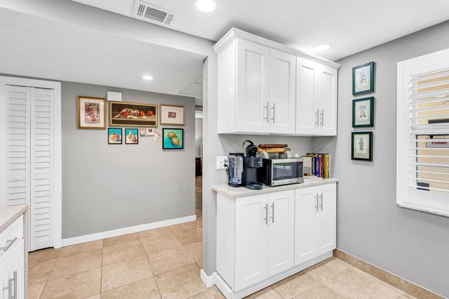 3970 Oaks Clubhouse Drive 401, Pompano Beach, FL 33069